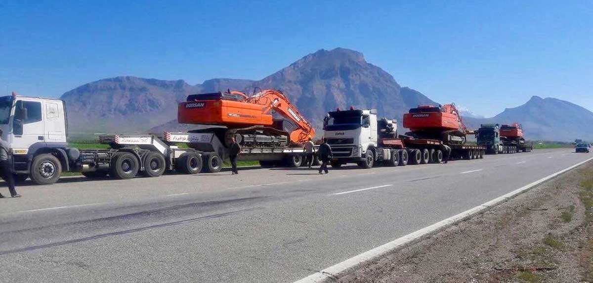 ۷ اصل مهم در حمل بیل مکانیکی دوسان به&zwnj;وسیله کمرشکن&zwnj;های ۱۱ محور 