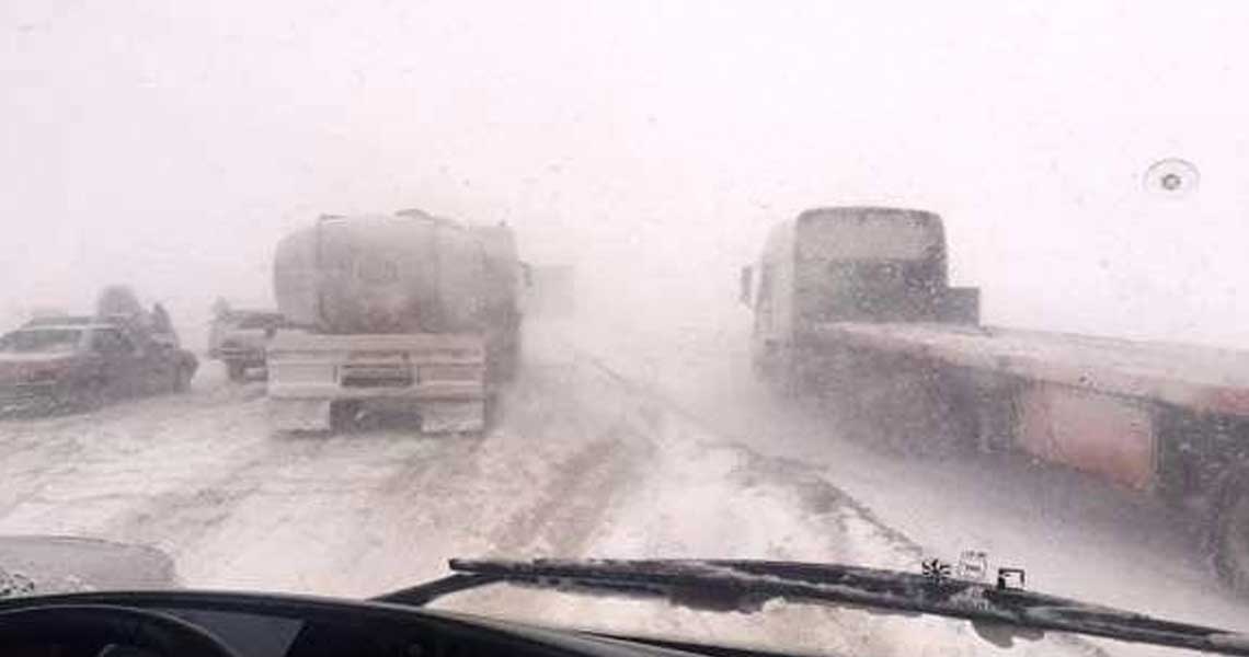 بارش برف و باران در جاده&zwnj;های ۱۷ استان کشور